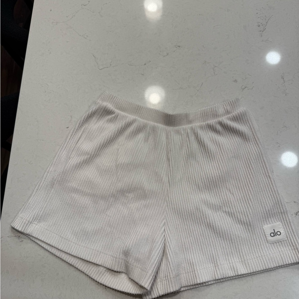 ALO Yoga White Ribbed Women Shorts